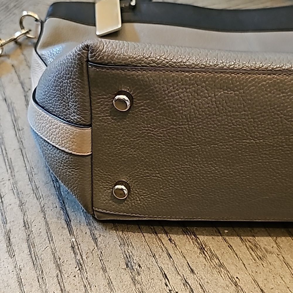 Coach leather purse tan black and taupe excellent new condition - Picture 6 of 12